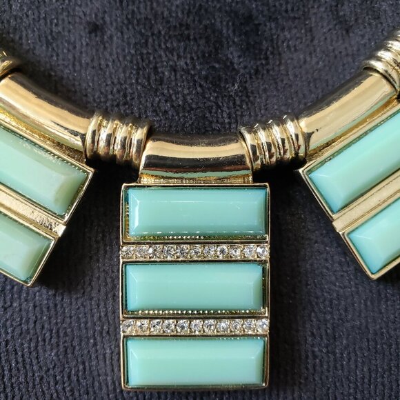 Womens Green Acrylic Gold Tone Bib Chain Statement Necklace with Lobster Clasp - Picture 6 of 7